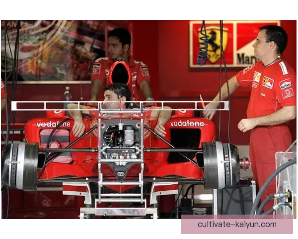 摩托车世界大奖赛最新赛季动态：各大车队备战激烈 赛道竞争再度升温